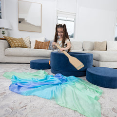 Giant Playsilk in Sea